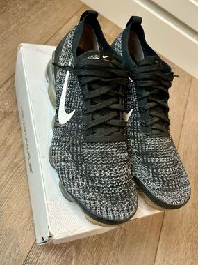 Nike Air VaporMax Flyknit 3 Oreo, Black & White Athletic Shoes, 11.5 Men’s & box
